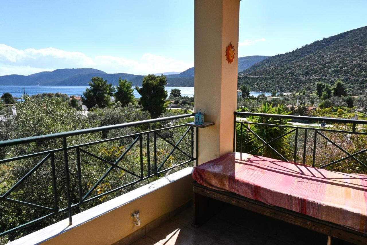 Pavlos' Cottage With Beach View Kórfos Exteriör bild