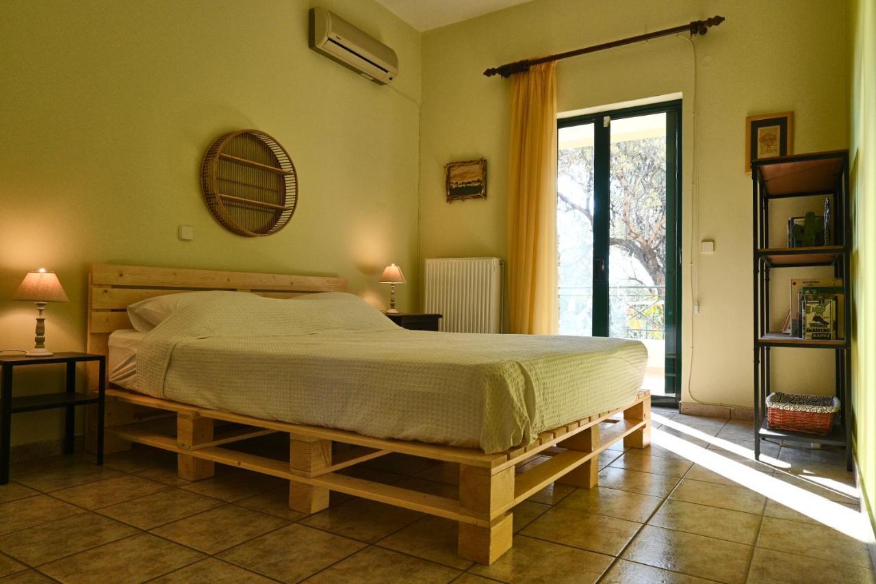 Pavlos' Cottage With Beach View Kórfos Exteriör bild